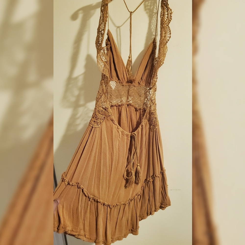 Backless dress - Picture 3 of 4